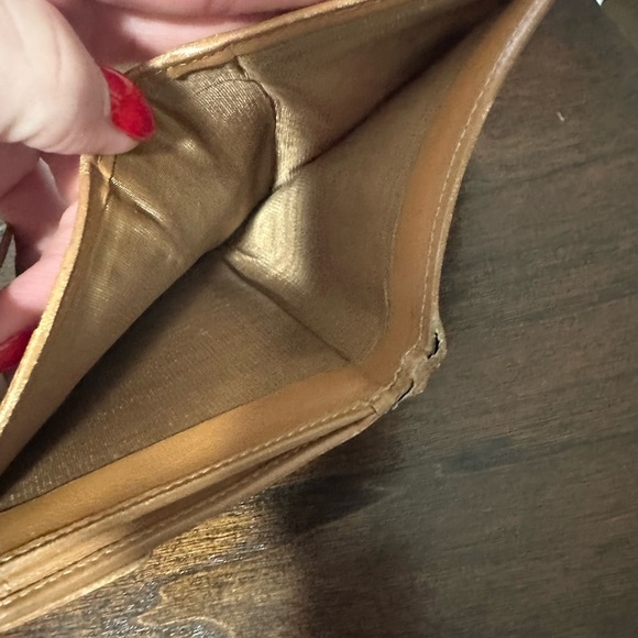 Vintage Celine Tan Leather Wallet with Gold Clasp - preloved - Picture 4 of 7